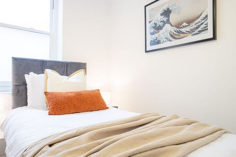 Benvenuto a Sojo Stay Shoreditch, il tuo paradiso per eccellenza a Londra! Il nostro appartamento con 3 camere da letto può ospitare fino a 7 persone, perfetto per famiglie, amici, vacanzieri, gruppi e viaggiatori d'affari. Immerso nel cuore di Shore...