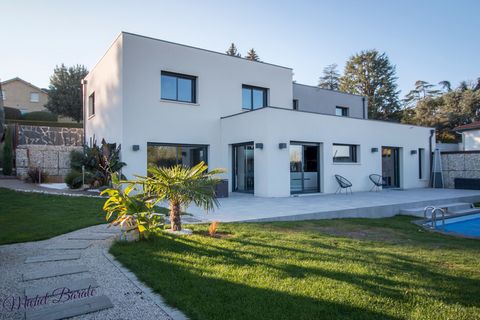 Dpt Rhône (69), à vendre BESSENAY maison P5 de 196 m² - Terrain de 750,00 m²