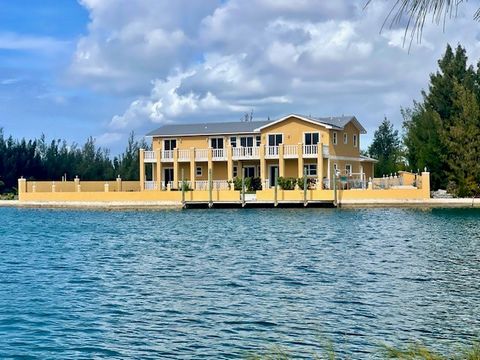 Gorgeous 6,000 sq ft home with lots of potential! Facing south at the mouth of Silver Cove inlet, this home needs finishing touches such as balconies and a pool. Appraisal (2021) at 1.39M available. Beautiful large kitchen and spacious dining areas, ...