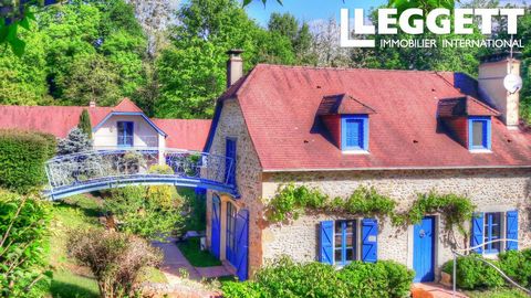 A28512CEL64 - Nestled away in a magical woodland setting in the rolling hills of the Béarn, this fantastic country estate has over a hectare of land, a guest cottage/gîte, a wonderful Moroccan-style courtyard garden, a huge yoga studio/function room,...