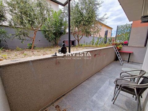 In an excellent location in Fažana, only 100m from the beach, an apartment is for sale located in the basement of a smaller residential building of recent construction.   It has a total net reduced surface area of 44.12 m2 and consists of an entrance...