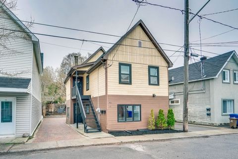 Superb duplex ideal for home owner. 2 large 2-bedroom apartments. The main accommodation has been completely renovated. Large well lit rooms. A visit is a must! INCLUSIONS Light fixtures, stove, refrigerator, 2 water heaters. EXCLUSIONS TV and TV sup...