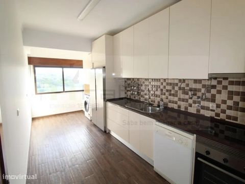 3-room apartment in excellent condition with recent improvements. The bathroom was refurbished 2 months ago and the kitchen 8 months ago. It should be noted that the pipes were replaced, both in the sewage network and in the clean water. This apartme...