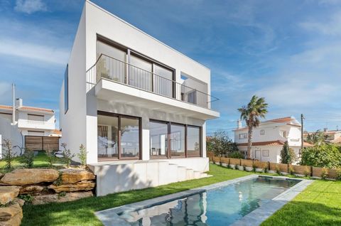 Zu verkaufen: Villa mit 3 Schlafzimmern in Murches, Cascais Villa mit 3 Schlafzimmern in Murches, Cascais, mit 340 m² Grundstück, gebaut mit Fokus auf Komfort und Funktionalität. Dieses gerade erbaute Anwesen verbindet Modernität und traditionellen C...