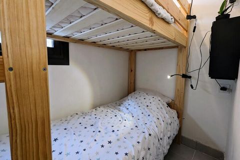 Dit onlangs gerenoveerde appartement op de begane grond is het perfecte toevluchtsoord voor gezinnen of kleine groepen en biedt comfortabel plaats aan maximaal 6 personen. Het appartement beschikt over een slaapkamer met een tweepersoonsbed (140 cm),...