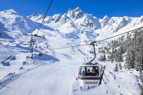 De residentie Grand Bois is ideaal gelegen op ski's in het vriendelijke en charmante resort TANIA. La Tania ligt in het hart van de 3 Vallees, de skigebieden van Méribel en Courchevel bereikt u via 2 skiliften. De residentie ligt dichtbij het centrum...