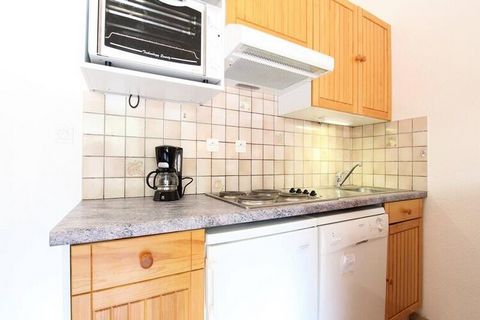 This spacious 50m² apartment offers a comfortable stay for up to seven guests, making it perfect for families or small groups. The accommodation includes two bedrooms: one with a double bed and an en-suite bathroom, and the other with a single bed. T...