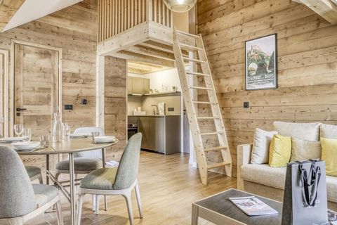 Ce studio moderne à Saint-Gervais-les-Bains offre un séjour confortable pour deux personnes. Il dispose d'un lit double confortable en mezzanine, d'un espace de vie avec une table à manger et d'une cuisine ouverte pour plus de commodité. Le studio co...