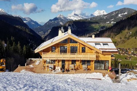 Cet appartement chaleureux de 51 m² est situé dans un endroit privilégié de la Vallée des Aravis, à seulement 500 mètres du télésiège de la Combe des Juments et du Transval pour accéder au Massif de l'Etale. Situé au quatrième étage, l'appartement di...