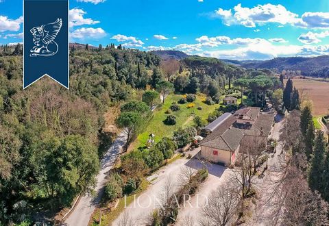 Immersed in a context of great peace and privacy, in the quietness of a 10-hectare centuries-old park, this estate near Florence consists of a historical building of particular value, designed when the city was the Italian capital as a home for the K...