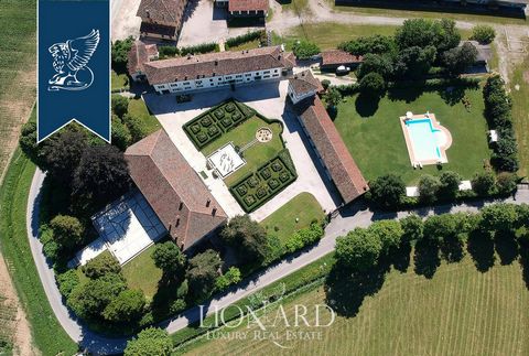 In provincia di Pordenone, nel Friuli-Venezia Giulia, questa splendida residenza con agriturismo è in vendita immersa tra i vigneti Prosecco DOC. Il prestigioso complesso si articola in più edifici: una bellissima Villa padronale del XVII secolo fine...