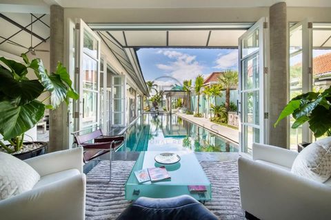 Gelegen in het hart van Sanur, op loopafstand van winkels, restaurants en het strand, doet deze zeldzame kans zich voor om een villa van hoge kwaliteit te bezitten met een lang, veilig huurcontract. De villa is ideaal voor gezinswoningen of als inves...