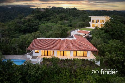 Twee prachtige nieuw gebouwde huizen met panoramisch uitzicht op de oceaan in Playa Hermosa Genesteld in het hart van Playa Hermosa, het beroemde surfparadijs van Costa Rica, bieden deze twee nieuw gebouwde huizen een uitzonderlijke woonervaring met ...