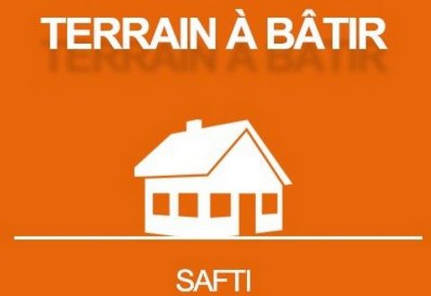 Découvrez ce superbe terrain plat de 622 m², idéalement orienté plein sud. Situé dans un village authentique et prisé, ce cadre paisible est parfait pour bâtir votre future maison individuelle. Avantages : - Terrain constructible offrant une liberté ...