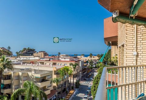 Este bonita terraza se ubica a menos de 200m de la playa de San Cristobal y a cinco minutos andando del centro de la ciudad, frente al parque del majuelo, en urbanizacion cerrada, con area de aparcamiento comunitario privado y con piscina comunitaria...