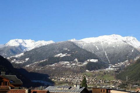 Dieses gem�tliche Studio in Bourg Saint Maurice bietet einen komfortablen Aufenthalt f�r bis zu 4 Personen. Der Wohnbereich verf�gt �ber ein Schlafsofa f�r zwei Personen, wהhrend eine Bergecke mit 2 Etagenbetten zusהtzlichen Schlafplatz bietet. Das h...