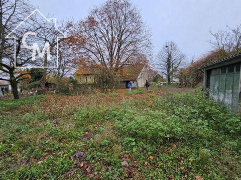 House composed of 4 rooms, kitchen, bathroom with toilet. Attic above. Outbuildings. Garden around an area of 1694 m2. Parcels C 579 and C 576 Non-compliant individual sanitation. Features: - Garden