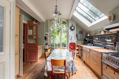 The countryside in Paris. Close to the Fondation Cartier and behind a charming late 19th-century building, this delightful 185m2 workshop-style house opens onto a 16m2 wooded garden. Spread over three floors, this family home includes a beautiful sou...