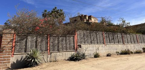 Very sweet 3 bedroom home located high on a ridge in Las Brisas neighborhood with expansive ocean views from inside the house the kitchen bedrooms terraces and all over the gardens. Built by local builder Bruce Kramer the style and feel of the home i...