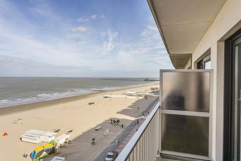 Ce studio magnifiquement rénové, conçu dans un style industriel moderne, offre un refuge élégant et confortable avec une vue imprenable sur la plage et la mer de Blankenberge. Le studio dispose d'un coin nuit confortable avec des lits superposés, par...