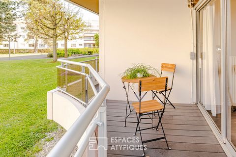 Located in the sought-after Hastings district, close to all amenities, this beautiful 76 m2 apartment with balcony, located on the raised ground floor, has been tastefully renovated. As soon as you enter, you can appreciate the modernity of the 30 m2...