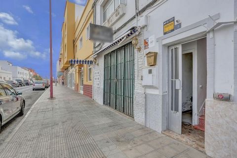 OPPORTUNITY! Apartment for sale in the area of El Charco in Puerto del Rosario It consists of 4 bedrooms, 2 bathrooms, living room, independent kitchen, internal patio. Property to be renovated. built in 1970. Are you interested ? CONTACT US, WE WILL...