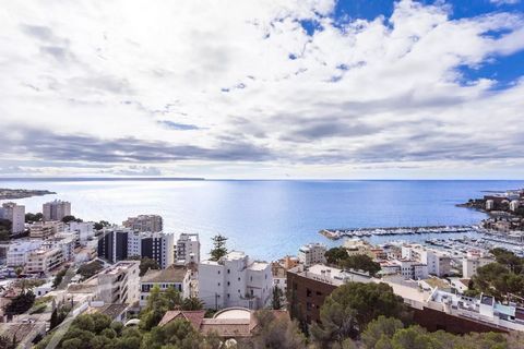 Located in one of the most traditional summer locations for residents and holidaymakers alike, this 360º penthouse is located on the 10th floor in a building with a lift and community swimming pool. It is currently undergoing a complete reform creati...