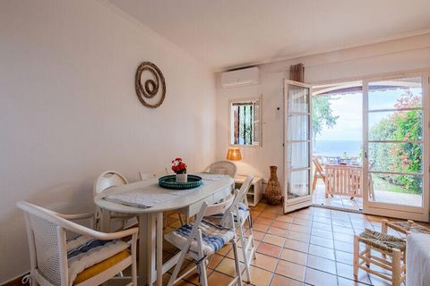 Il Residence Le Hameau de Cap Esterel - maeva Home vi accoglie a 9 km da Saint Raphael, con vista sul Mediterraneo e sulla baia di Agay. Questa residenza si trova all'interno del villaggio club di Cap Esterel, composto come un vero e proprio villaggi...