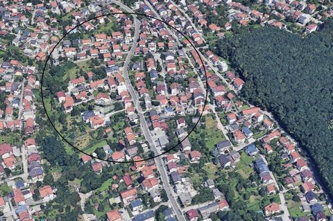 Zagreb, Gornji Bukovac, attractive building plot of 455 m² for sale, featuring an existing house and all necessary infrastructure, located near Maksimir Park. The plot is of an ideal rectangular shape and is entirely within the construction zone, whe...