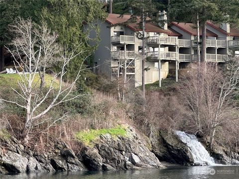 Properties are adjacent to, overlook and are part of the Rosario Resort Master Plan. Offering includes 3 buildings w/ views of Cascade Bay. Currently as rental units, potential to remodel into 16 for-sale units ave 1,250 sf ea. The 3 existing buildin...