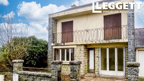 A34297GCA22 - In a prime location in the centre of Saint Nicolas du Pelem and within walking distance of all amenities, this house would make a super family home, or a rental property. The ground floor accommodation comprises : • An entrance hall (1m...