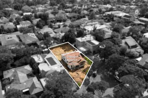 Rarely does a generous allotment spanning 718sqm approx. with a preferred northern rear aspect combined with a location at the end of a quiet and leafy Kew cul-de-sac become available as a future development site. Perfect for the construction of a lu...