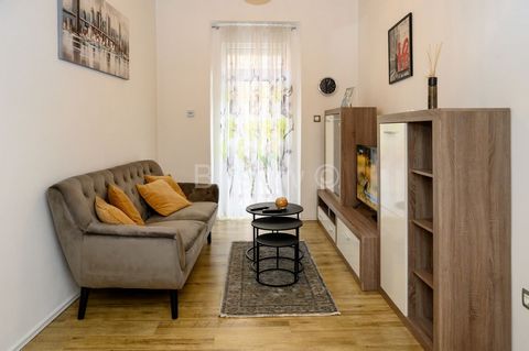 Zagreb, Tkalčićeva Newly renovated one-bedroom apartment of 27.68 m2 on the first floor of a building built before 1968.The apartment was completely renovated in 2016.The apartment consists of a living room, kitchen with dining area, gallery where th...