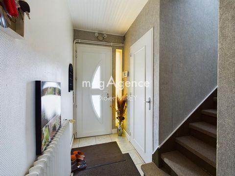 1?139 / 5?000 If you are looking for a town house, all comfort, 3 km from the city center of Troyes ... this house is made for you. On 122 m² of living space, it offers you on the ground floor, an entrance with cupboard - cloakroom, a fitted and equi...