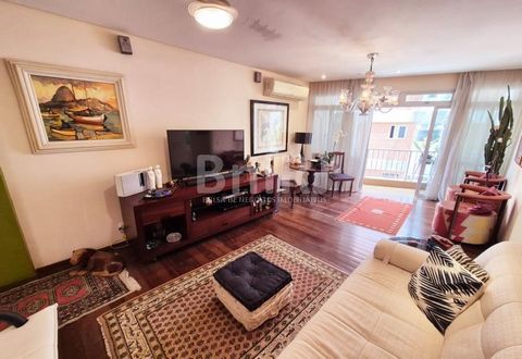 Apartment for sale on Rua Saddock de Sá, almost on the corner with Vinícius de Moraes, in a privileged location and with excellent infrastructure. The property has 80m² very well distributed, was completely renovated 8 years ago, with complete replac...