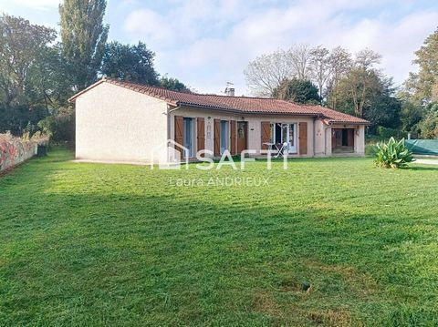 Très belle maison dans un environ très calme, située dans un lotissement sur Calmont. Elle dispose d'une surface de 110 m² ainsi que d'une terrasse de 10 m² et d'un magnifique terrain de 1100 m² qui fait le tour de la maison. Elle est composée d'une ...