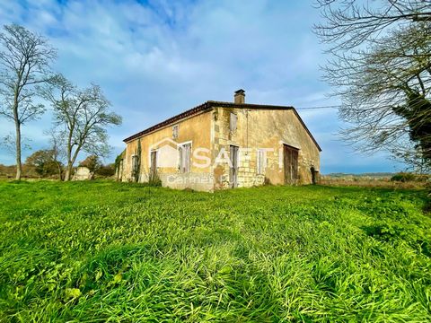 Située sur la commune de Mouliets-et-Villemartin, cette propriété à rénover possède un fort potentiel. Elle comprend une maison d’environ 60 m² à rénover, une grange attenante de 124 m², une étable ainsi qu'une autre dépendance non attenante. L’ensem...