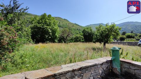 GORGEOUS ! Building land near the mountains and Tarascon-sur-Ariege, offering an idyllic and peaceful setting. Flat, well exposed and with few neighbors. Located near a stream, it offers a natural environment conducive to relaxation. The land is not ...