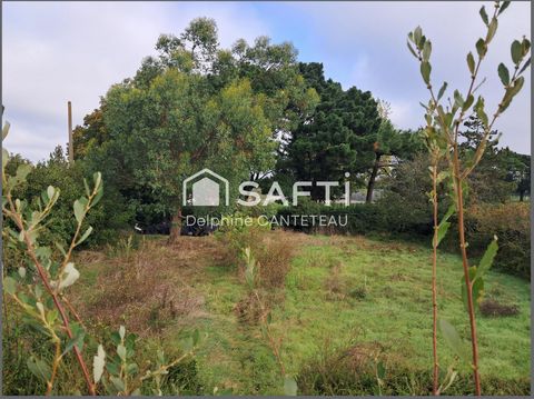 SAFTI offers this individual building plot, located in Angles, near the center, without subdivision and free of builder with an area of 790m2, not serviced but the networks are in front of the land including the sewer. About 27 of facade and 23.83 of...