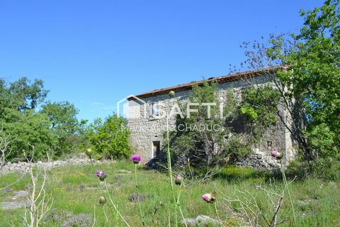 Située à Lablachère, cette propriété offre un cadre paisible et authentique, typique de la région. Proche des commodités locales, elle séduit par sa tranquillité et sa vue imprenable sur la nature environnante, idéale pour les amoureux de la campagne...