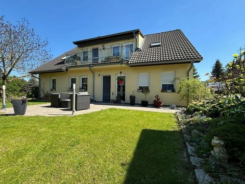 Detached detached house with granny flat on a large property, modernised, comfortable furnishings, 3 garages, garden shed, pavilion, swimming pool, many extras *This exposé is available in German, English and Russian. *English : This Expose is availa...