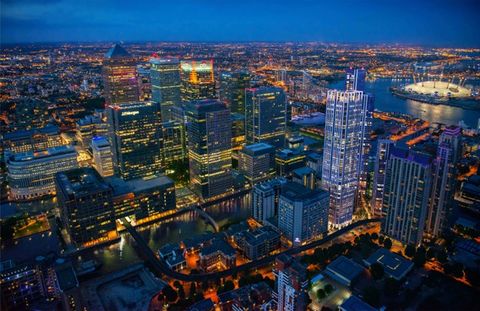 These waterfront apartments in Canary Wharf offer an extraordinary living experience with stunning views of the Thames. Designed for those who appreciate waterfront living, each apartment features expansive open-plan layouts, floor-to-ceiling windows...