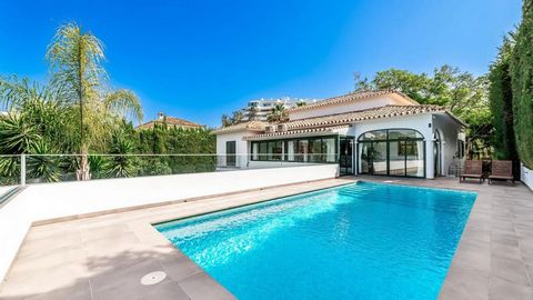 Located in Guadalmina Alta. This beautiful villa offers a perfect mix of comfort and style, ideal for anyone looking for a luxurious lifestyle. Located in a peaceful and sought-after area, it’s a great choice for families or individuals. The villa’s ...