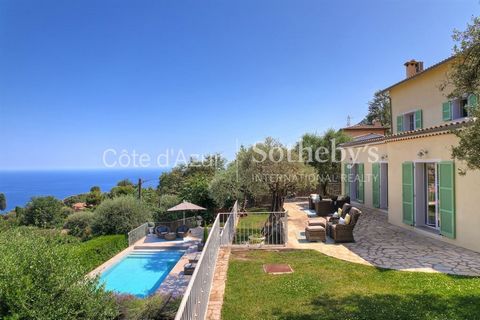 Exclusive: Splendid residence of over 330 m² on a 2000 m² plot, boasting breathtaking views of the Monaco Bay. This property features a 20 m² entrance, several parking spaces, a 60 m² double living room, a dining room, an independent kitchen, a laund...