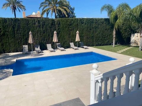 Beautiful villa located a few minutes from Puerto Banús, consisting of five bedrooms and five bathrooms plus a toilet. It has a large garden with swimming pool, games room, bar, large living room and large terrace. Features: - Garden - Terrace - Furn...