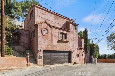 Located in the highly sought-after hills of Los Feliz, this charming home offers a rare opportunity to create your dream residence in one of Los Angeles' most desirable neighborhoods. Set on nearly 9,000 square feet of land, the property features 1,0...