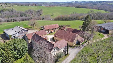 TAMNIES 24620. Corps de ferme en pierre. Maison d'habitation de caractère, granges, bâtiments agricoles. terrain d'env 7 hectares. Prix de vente HAI : 935 900 euros (Honoraires : 3.99% TTC inclus charge acquéreur soit 900 000 euros hors honoraires). ...