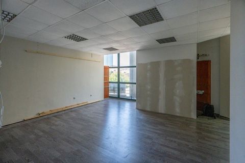 Preciz Imoti offers to your attention: a brick room, located in the central part of the town of Sofia. The property is suitable for an office, a beauty studio, an art studio and many more. The flooring of the site is designed with laminate, the walls...