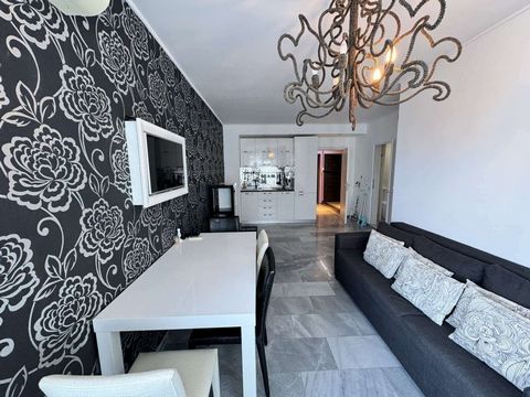 We bring to your attention a wonderful, luxurious, designer apartment in Pomorie in the new town with a sea view on the first line. The apartment is for sale fully furnished, the complex is located on the first line and has its own beach, the apartme...