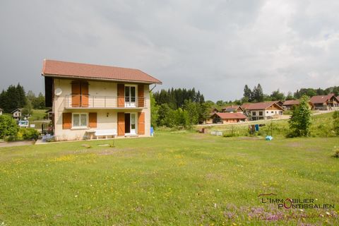 Detached house of 160 m2 on 3 levels quiet area in Chaux-Neuve. Living room of more than 45m2, 4 bedrooms, 2 toilets, 1 equipped studio with independent entrance, basement of about 100m2. Heat pump. Land of 1600m2. No work to be done. To visit withou...